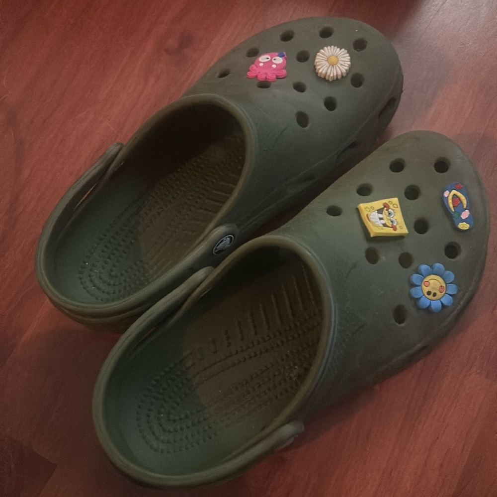 crocs